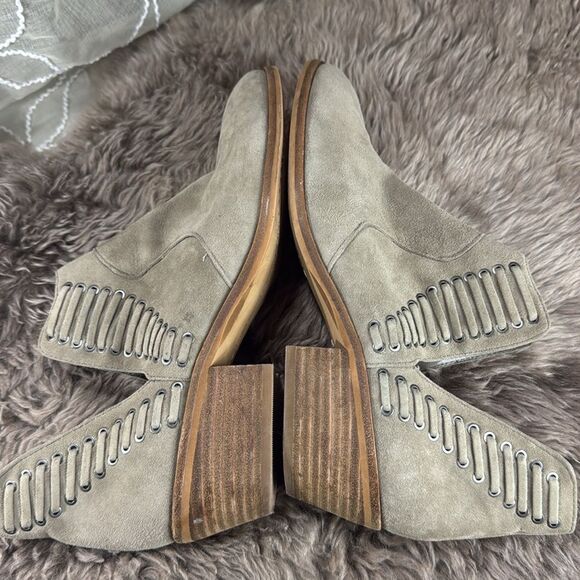 (B) Vince Camuto Pevista Women's Taupe Suede Booties Women's Size 8.5 - Picture 8 of 14